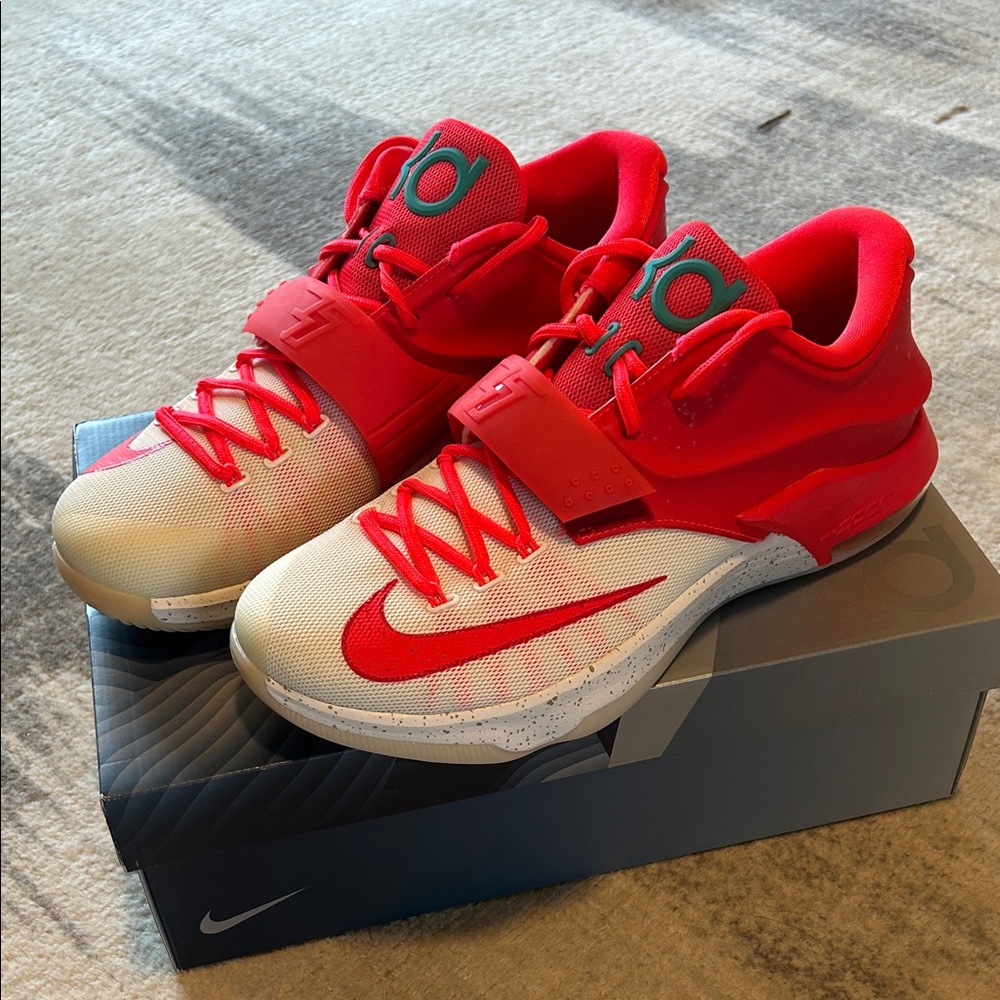 Nike KD7 Christmas Eggnog Men 10.5 Worn Once.